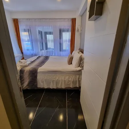 住宿加早餐酒店 Cimen House Comfort Hotel *